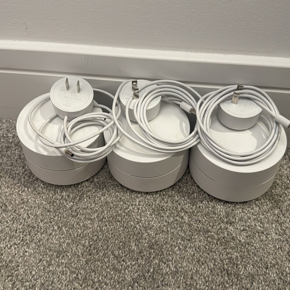 Google WiFi - AC1200 Mesh WiFi System - WiFi Router (3 pack) - Picture 2 of 2